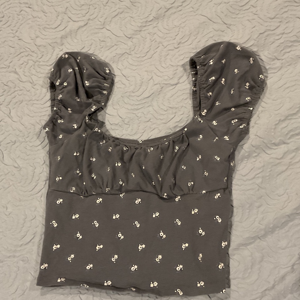 Hollister cropped ruffled flower top